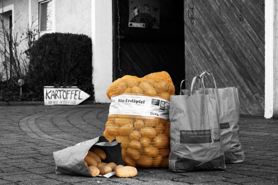 Bio-Kartoffeln zur Selbstbedienung im Hofladen